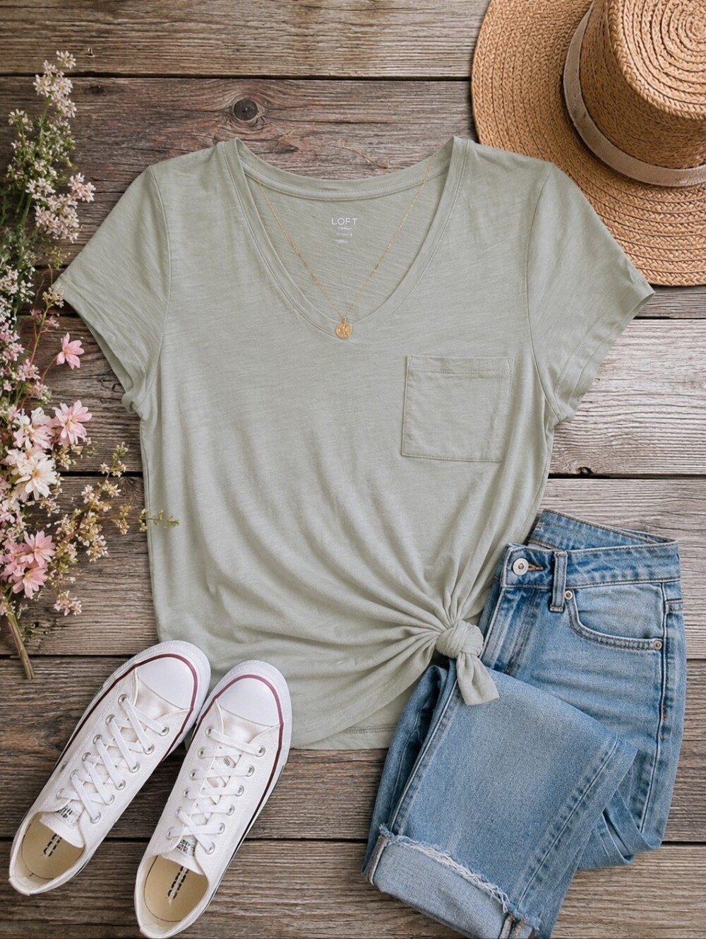 LOFT Sage Green Short Sleeve V-Neck Pocket Tee Size Small